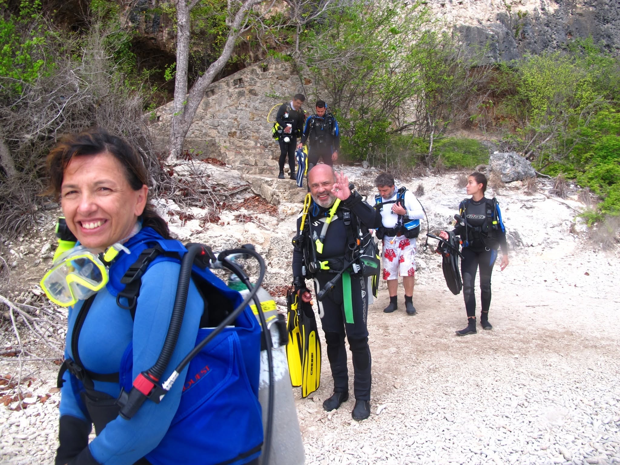 Grupo Deep Divers en Bonaire, Antillas Holandesas — uno de los mejores destinos de buceo del mundo